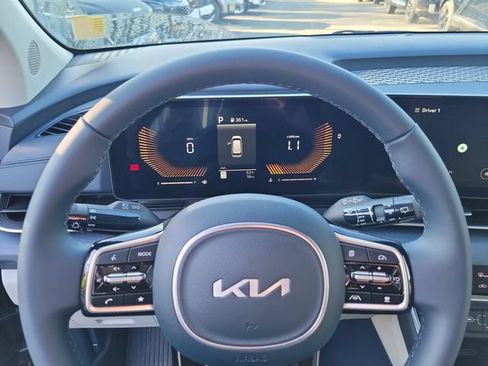 New 2026 Kia Carnival EX FWD image 13