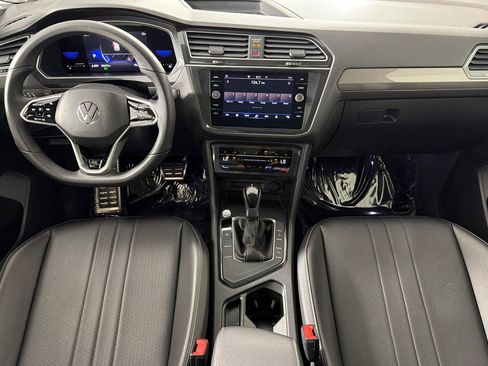 Used 2022 Volkswagen Tiguan SE R-Line image 12