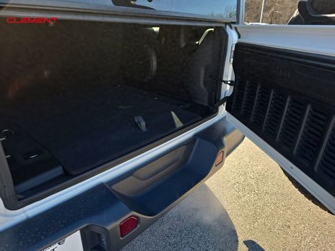 Used 2019 Jeep Wrangler Unlimited Sahara image 7