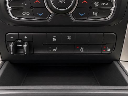 Used 2018 RAM 1500 SLT AWD/4WD image 26