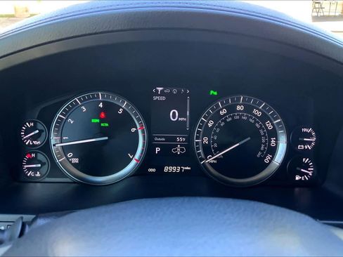 Used 2016 Lexus LX 570 4WD w/ Luxury Package image 48