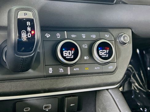 Used 2023 Land Rover Defender 90 X-Dynamic SE AWD/4WD image 15