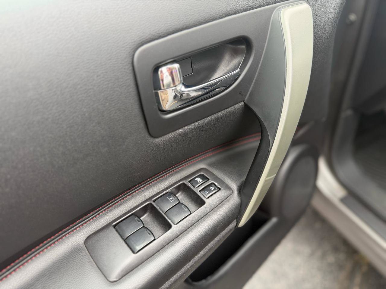 Used 2012 Nissan Rogue SL AWD/4WD image 19