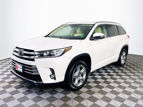 Used 2018 Toyota Highlander Limited FWD image 3