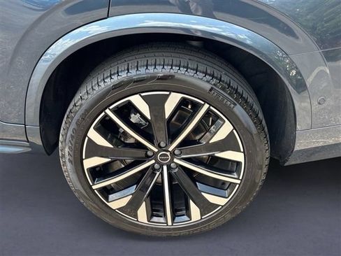 Used 2025 Volvo XC90 B5 Plus AWD/4WD image 12