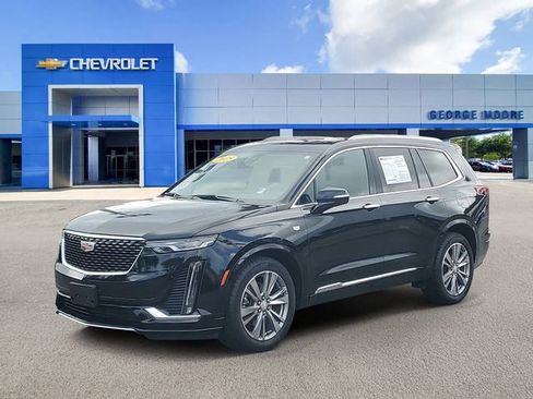 Used 2025 Cadillac XT6 Premium Luxury image 2