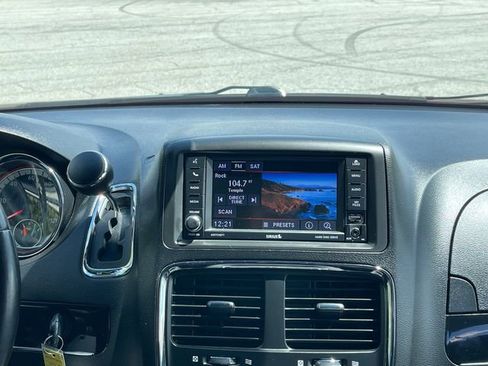 Used 2020 Dodge Grand Caravan SXT FWD image 25