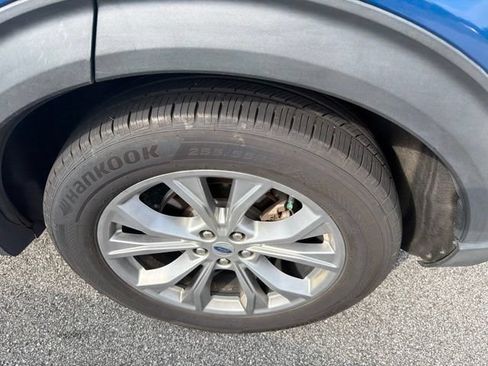 Used 2021 Ford Explorer Limited w/ Equipment Group 301A AWD/4WD image 18