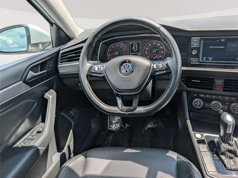 Used 2021 Volkswagen Jetta SE w/ SE Cold Weather Package FWD image 17