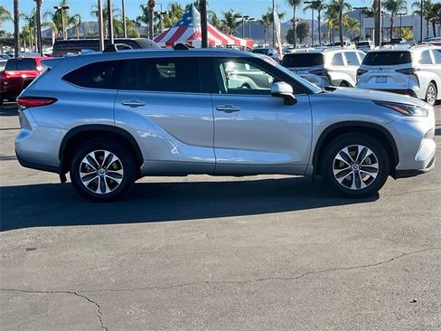 Used 2023 Toyota Highlander XLE image 4