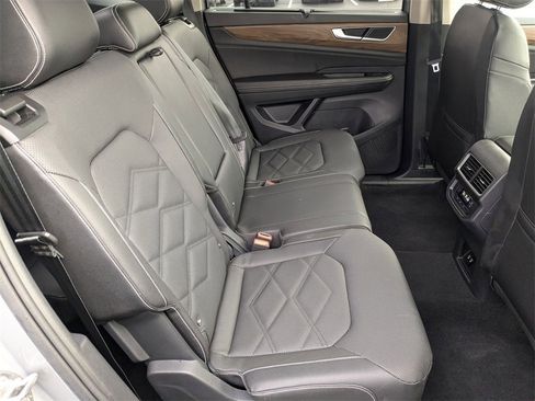 Used 2025 Volkswagen Atlas SE image 35