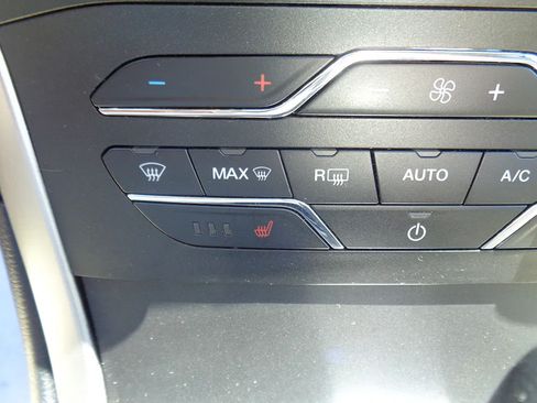 Used 2015 Ford Edge SEL w/ Equipment Group 201A AWD/4WD image 17
