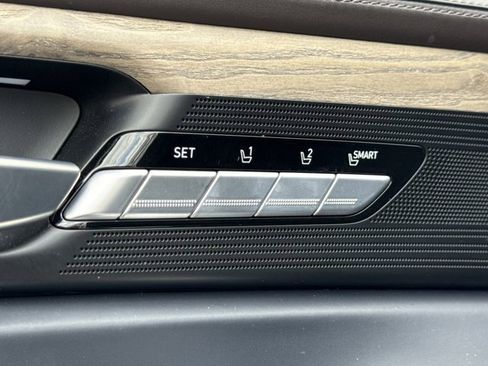 Used 2021 Genesis G90 3.3T Premium image 16