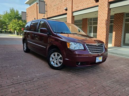 Used 2009 Chrysler Town & Country Touring w/ Family Value Group image 1