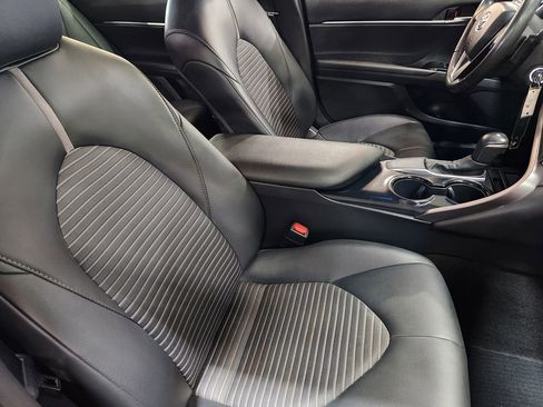 Used 2020 Toyota Camry SE image 28