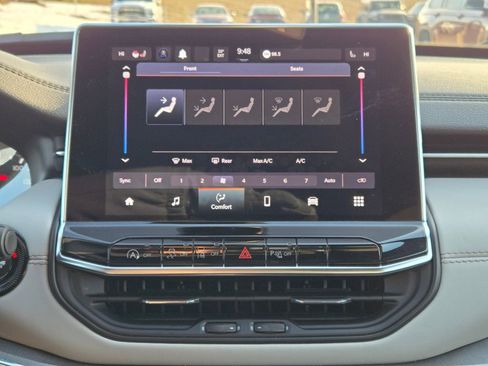 Used 2024 Jeep Compass Limited image 22