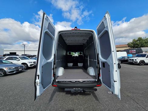 New 2025 Mercedes-Benz Sprinter 2500 image 18