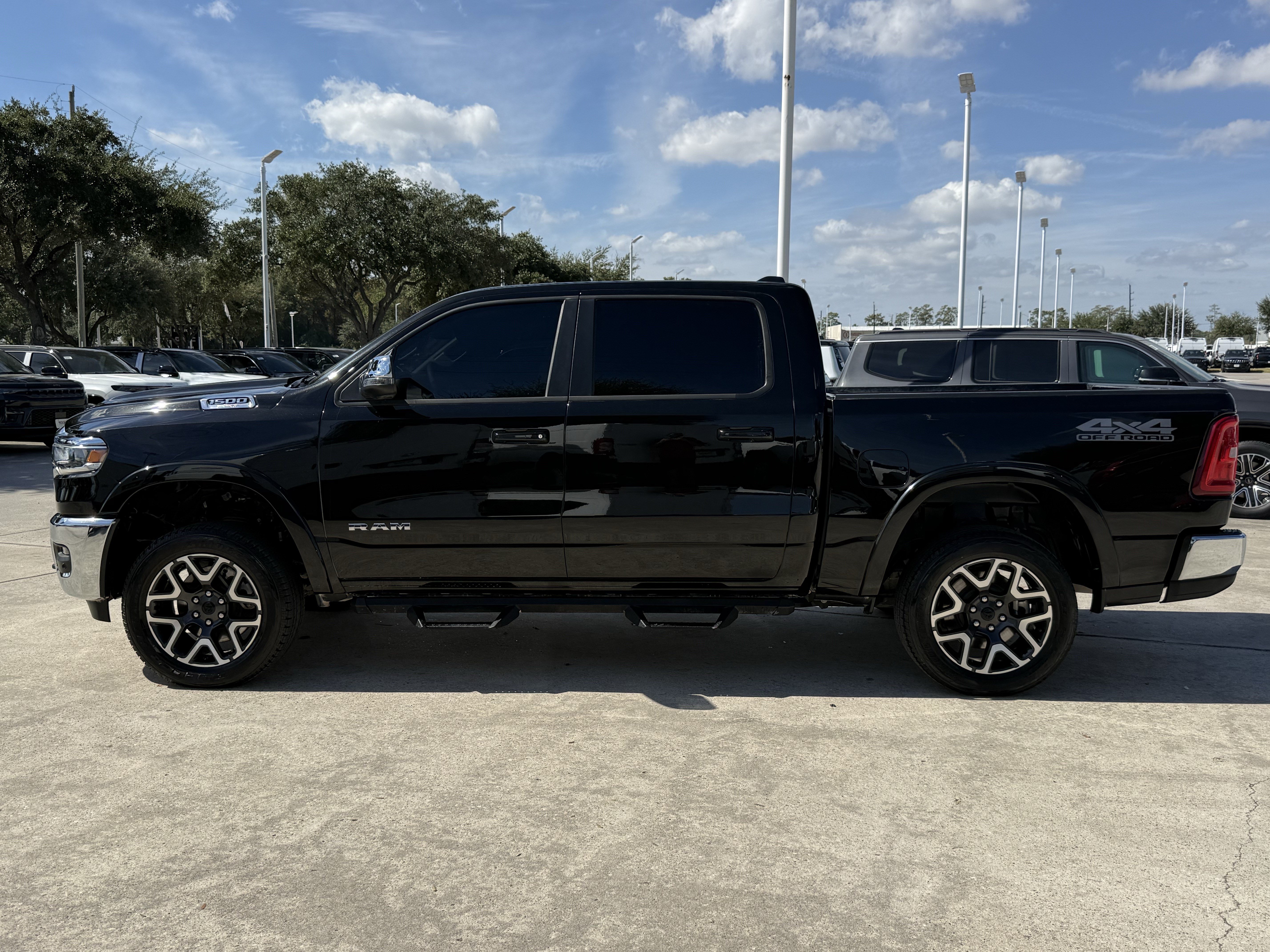 Used 2025 RAM 1500 Laramie w/ Off Road Group AWD/4WD image 9