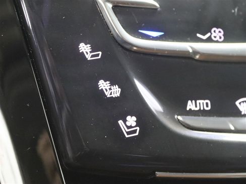 Used 2020 Cadillac Escalade Luxury w/ Escalade Sport Edition image 33