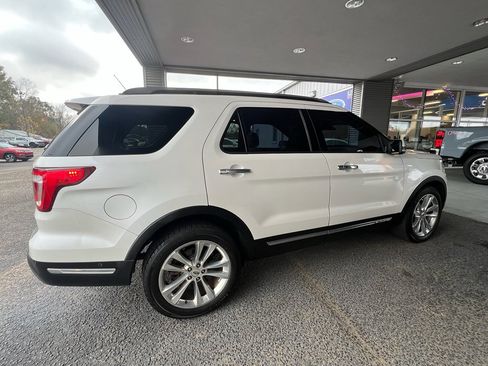Used 2018 Ford Explorer Limited w/ Equipment Group 301A image 8