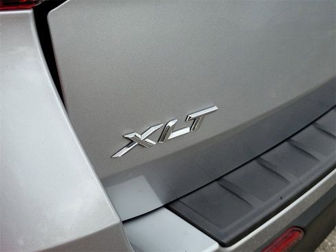 Used 2023 Ford Explorer XLT image 6