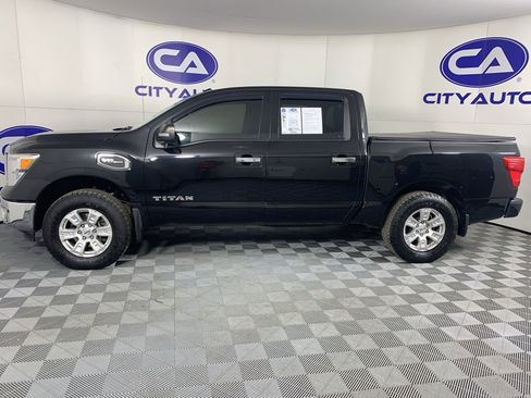 Used 2017 Nissan Titan SV image 6