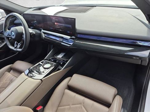 Used 2024 BMW i5 eDrive40i w/ M Sport Package RWD image 23