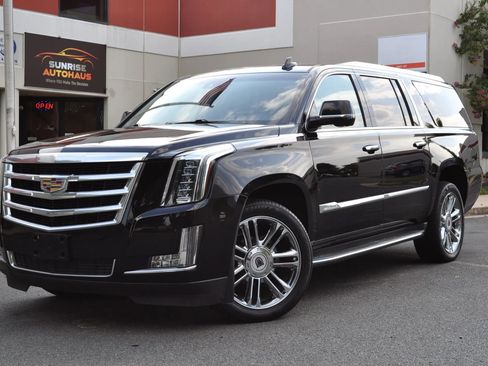Used 2015 Cadillac Escalade ESV Luxury image 1