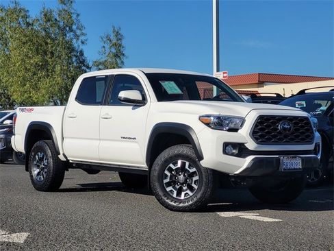 Certified 2022 Toyota Tacoma TRD Off-Road image 2
