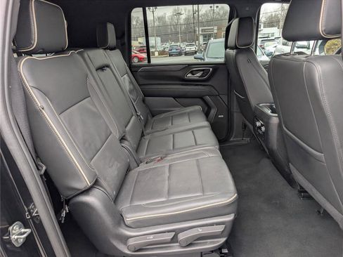 Used 2024 GMC Yukon XL SLT image 13