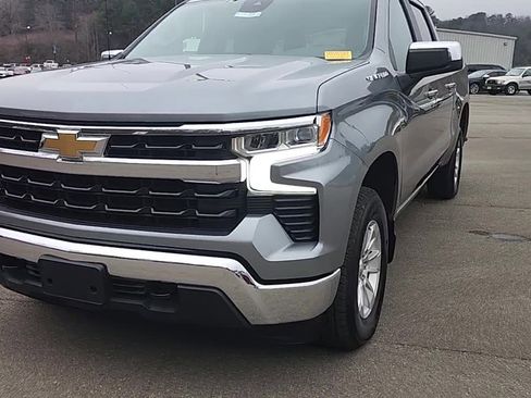 Used 2025 Chevrolet Silverado 1500 LT image 2