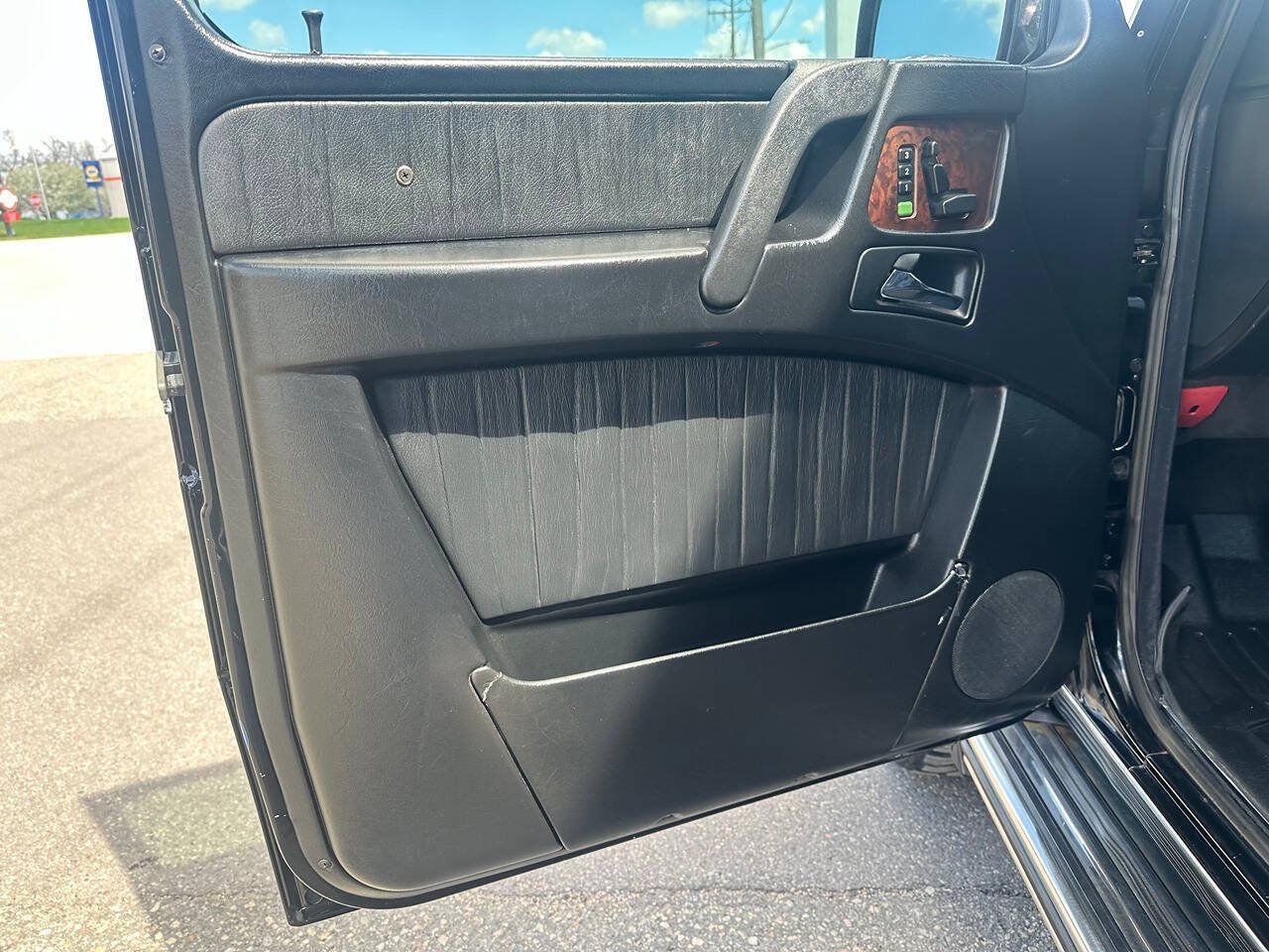 Used 2004 Mercedes-Benz G 500 image 32