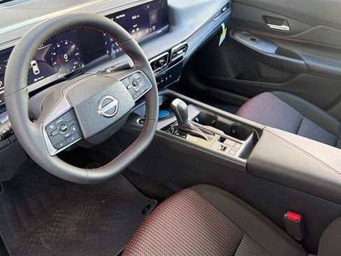 New 2027 Nissan Sentra SR w/ Floor Mat Package FWD image 10