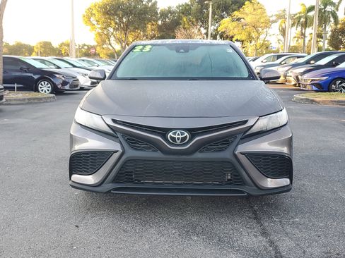 Used 2023 Toyota Camry SE image 2