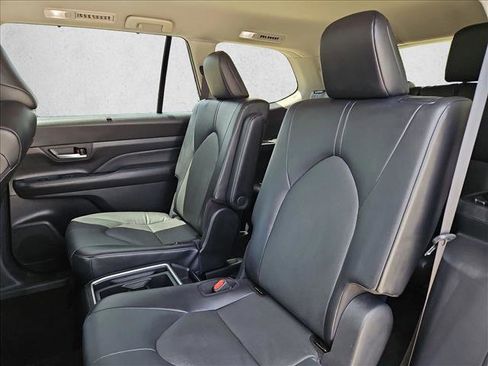 Used 2025 Toyota Grand Highlander FWD image 19