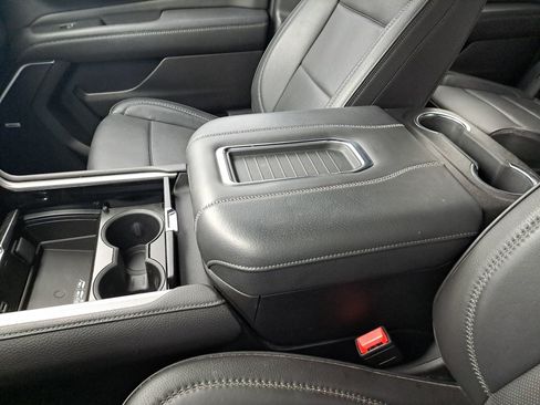 Used 2023 GMC Yukon XL Denali AWD/4WD image 30