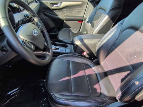 Used 2022 Ford Escape SEL image 10