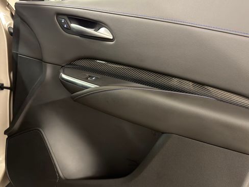 Certified 2025 Cadillac XT4 Sport FWD image 39
