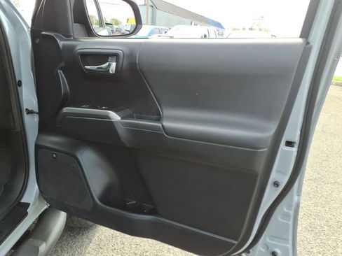 Used 2020 Toyota Tacoma TRD Off-Road w/ TRD Premium Off Road Package image 14