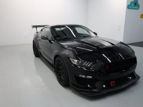 Used 2019 Ford Mustang Shelby GT350R w/ GT350R Equipment Group 920A RWD image 56