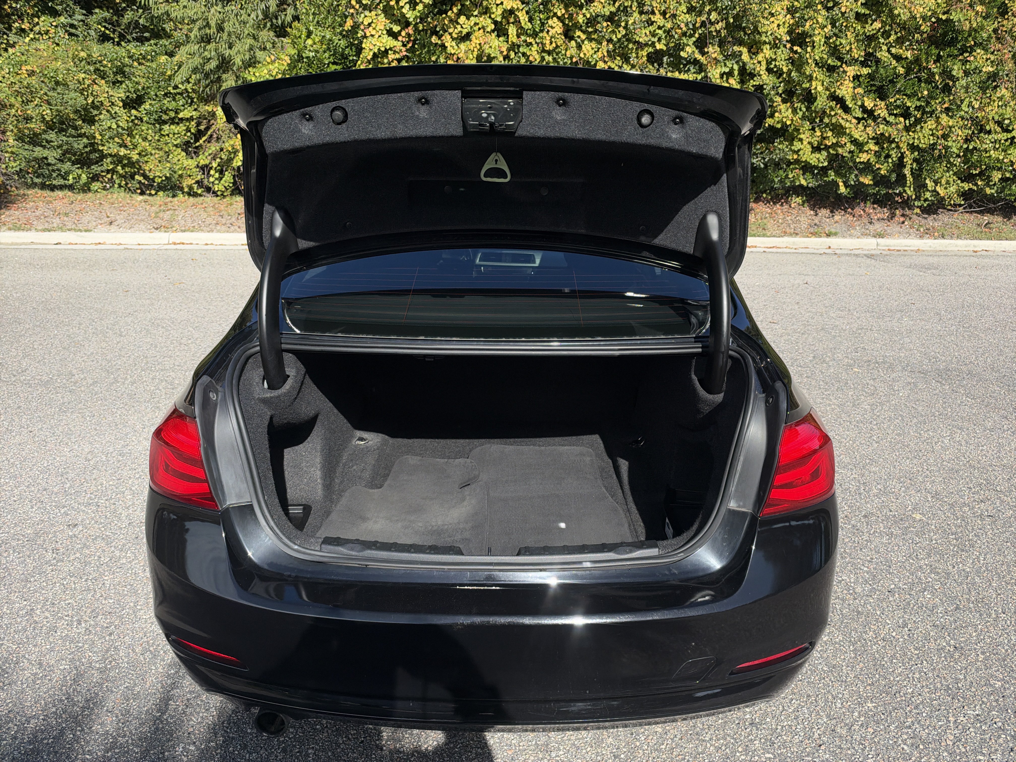 Used 2017 BMW 320i Sedan RWD image 33