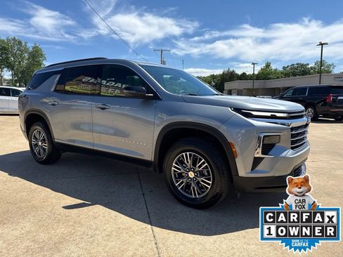 Used 2026 Chevrolet Traverse LT AWD/4WD image 3