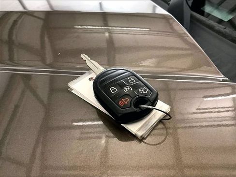 Used 2015 Ford Explorer XLT w/ Equipment Group 202B AWD/4WD image 10