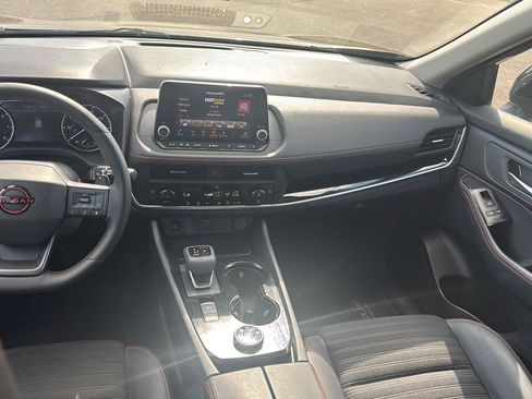 Used 2025 Nissan Rogue SV AWD/4WD image 11
