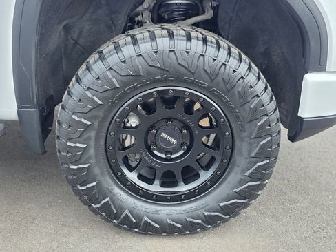 Used 2022 GMC Sierra 1500 AT4 w/ AT4 Premium Package AWD/4WD image 8