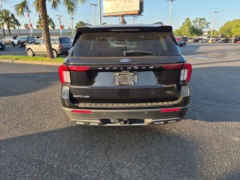 Certified 2025 Ford Explorer Active w/ Active Comfort Package RWD image 4