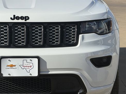 Used 2021 Jeep Grand Cherokee Laredo X image 8
