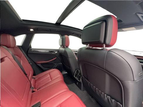 Used 2023 Porsche Macan AWD/4WD image 25