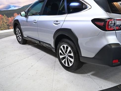 Used 2025 Subaru Outback Premium w/ Popular Package #1A image 8