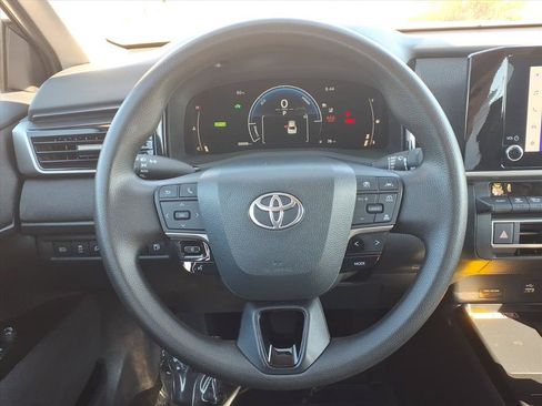 Used 2025 Toyota Camry LE FWD image 6